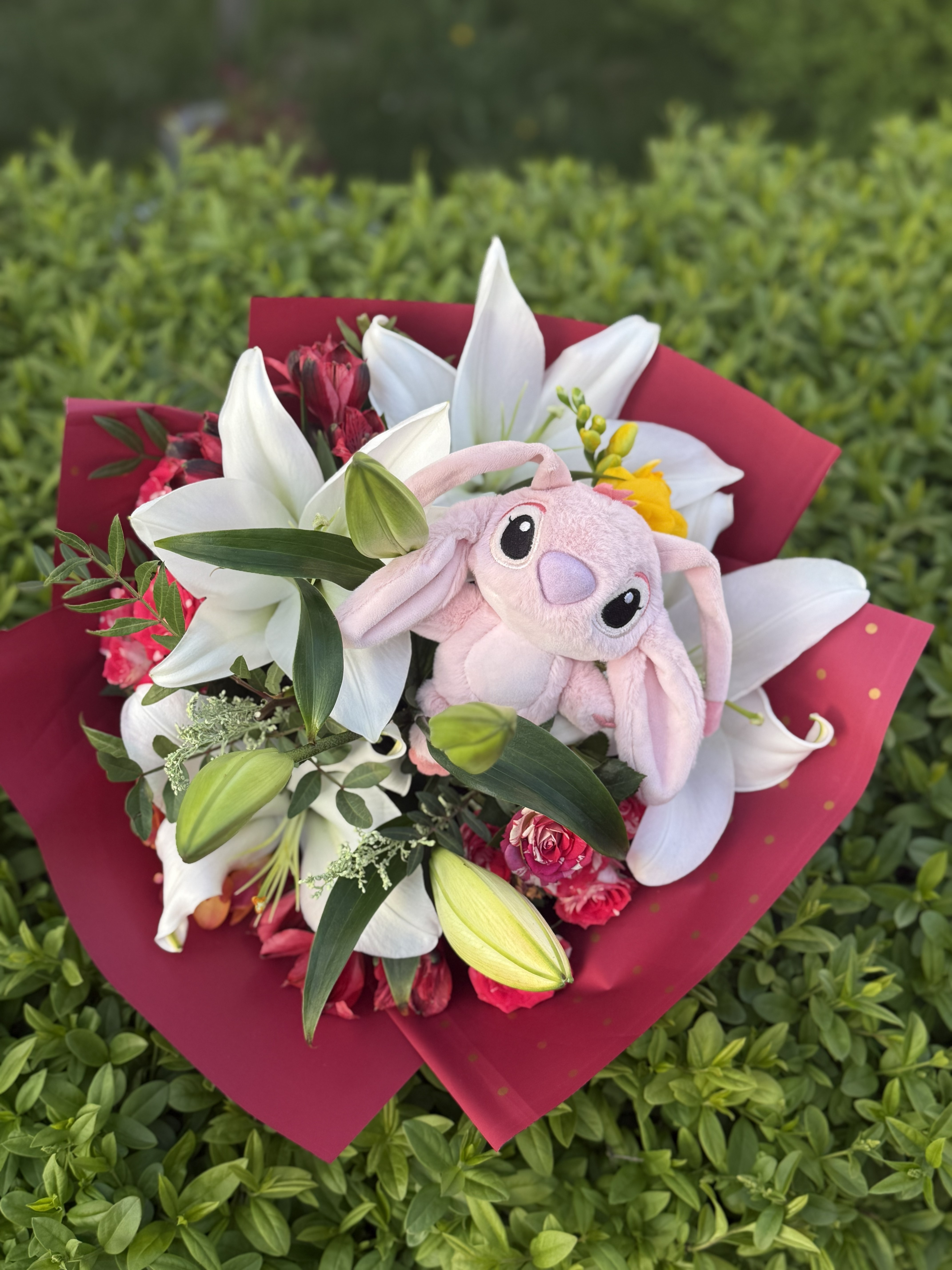 Buchet alb și roz cu Stitch roz