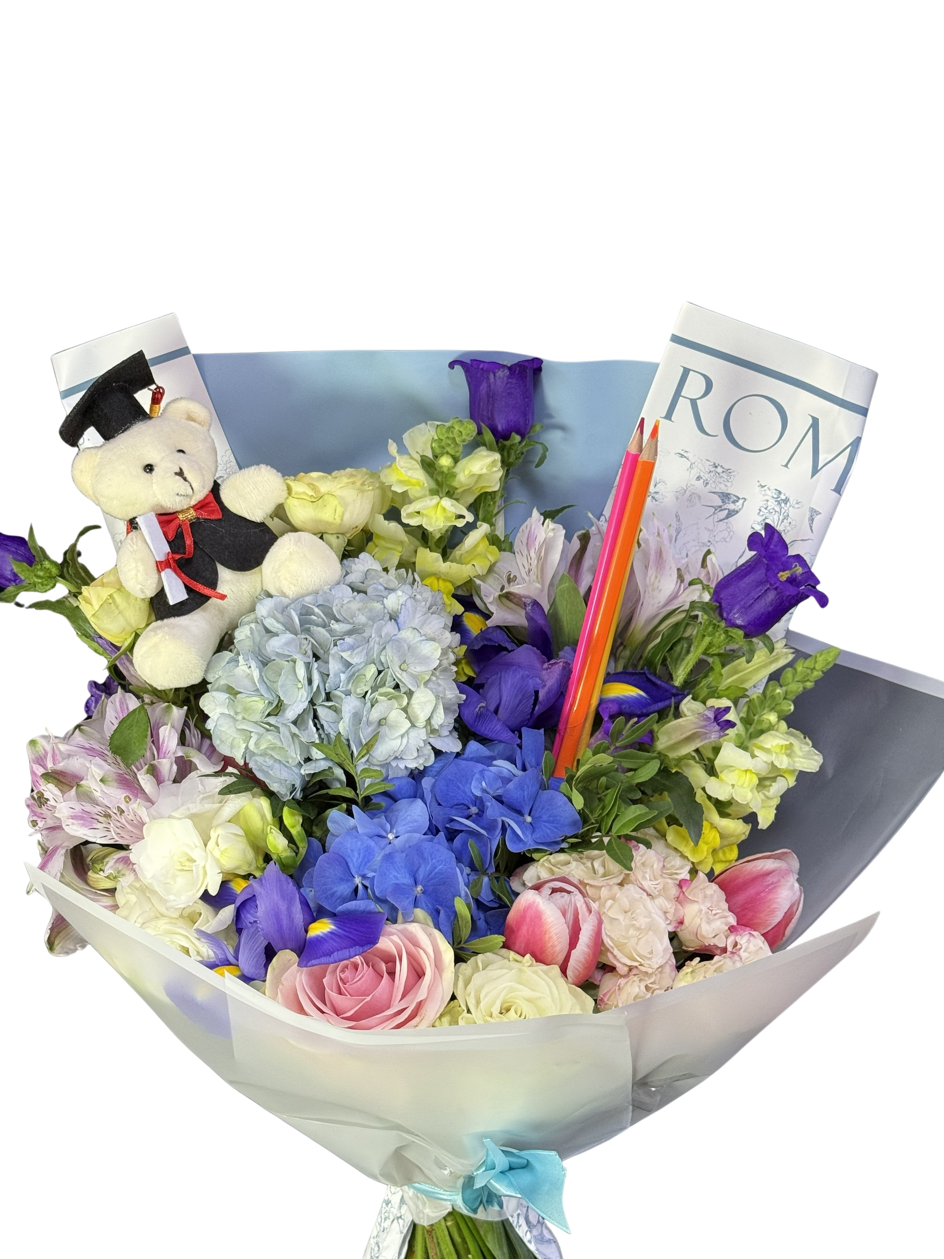Buchet alb-albastru cu decor de absolvire – Floraria Mariei