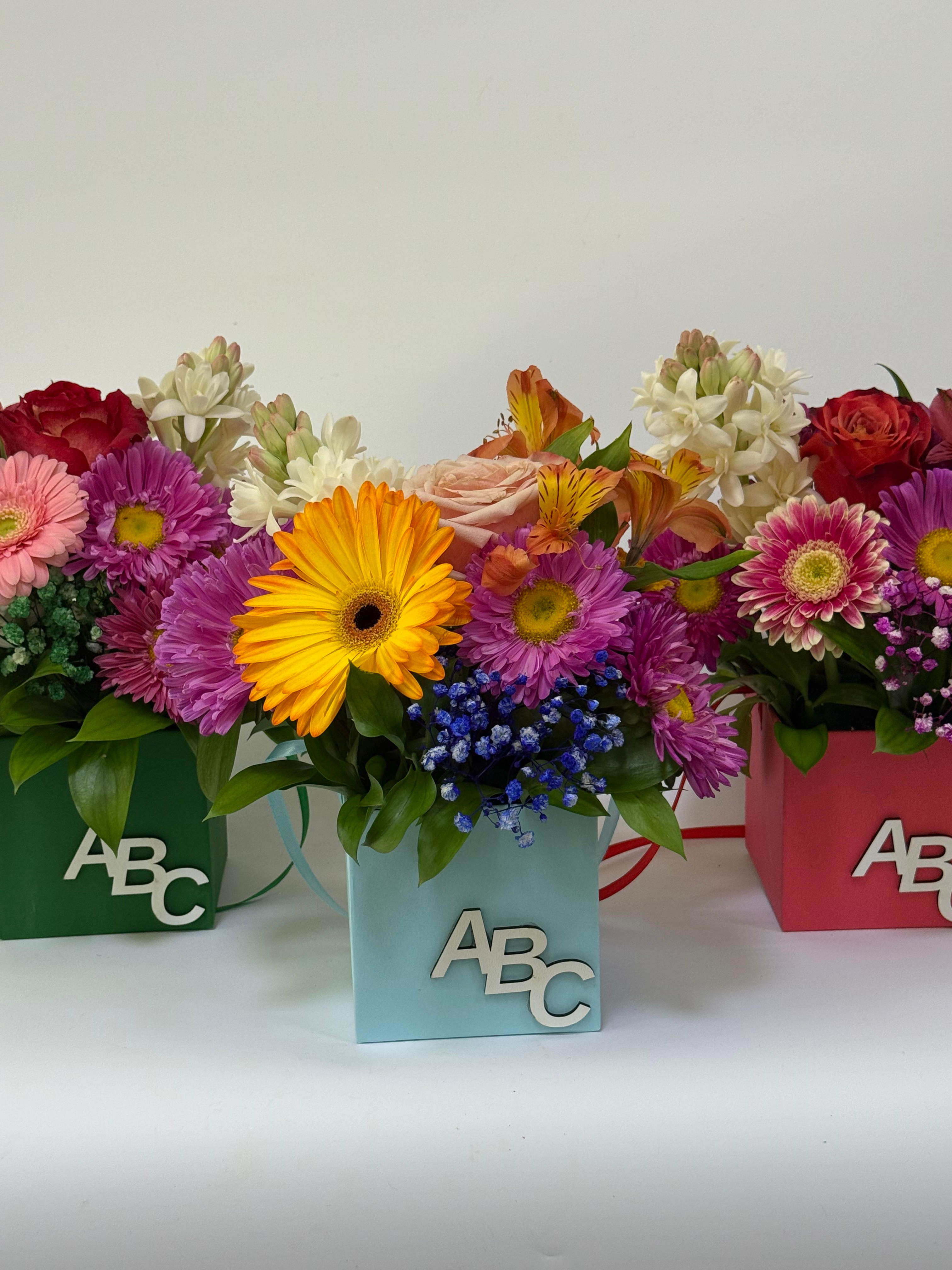 Combo 3 aranjamente florale în suport ABC - imagine 2