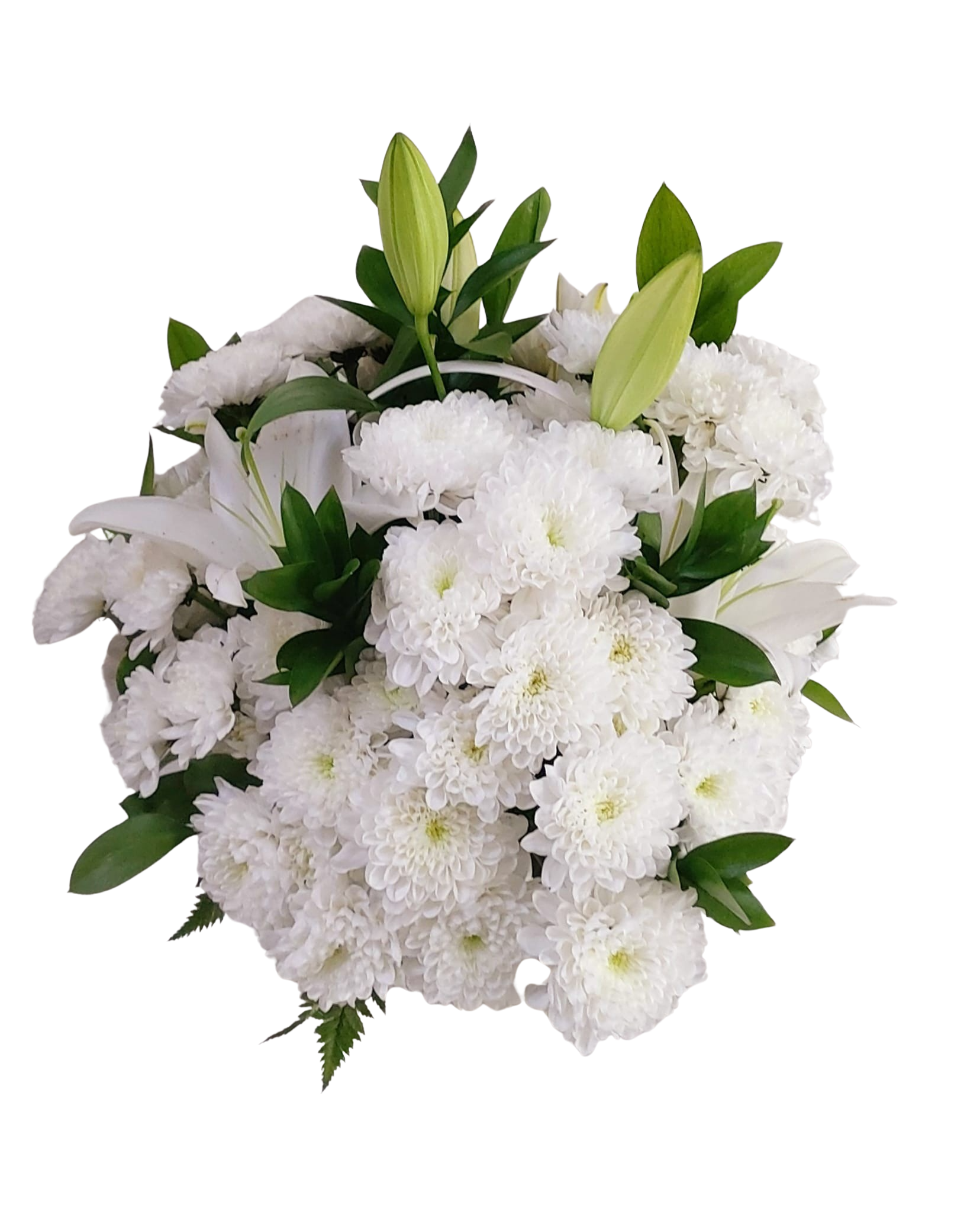 Aranjament funerar în coș, flori naturale cu crin și crizanteme albe (30–40 cm) – Floraria Mariei