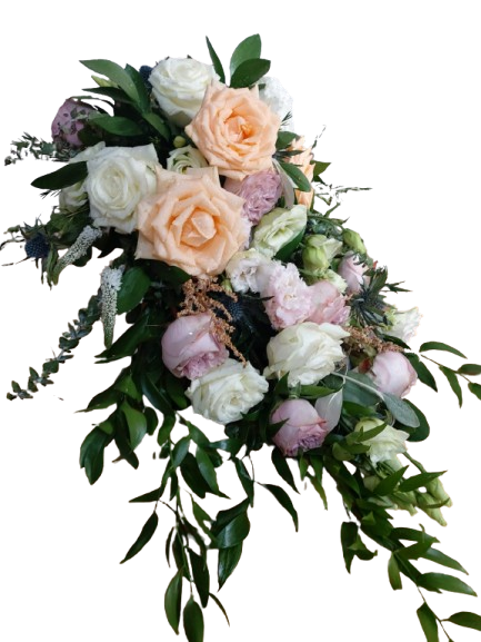 Buchet de cununie curgător cu trandafiri mini rose și lisianthus – Floraria Mariei