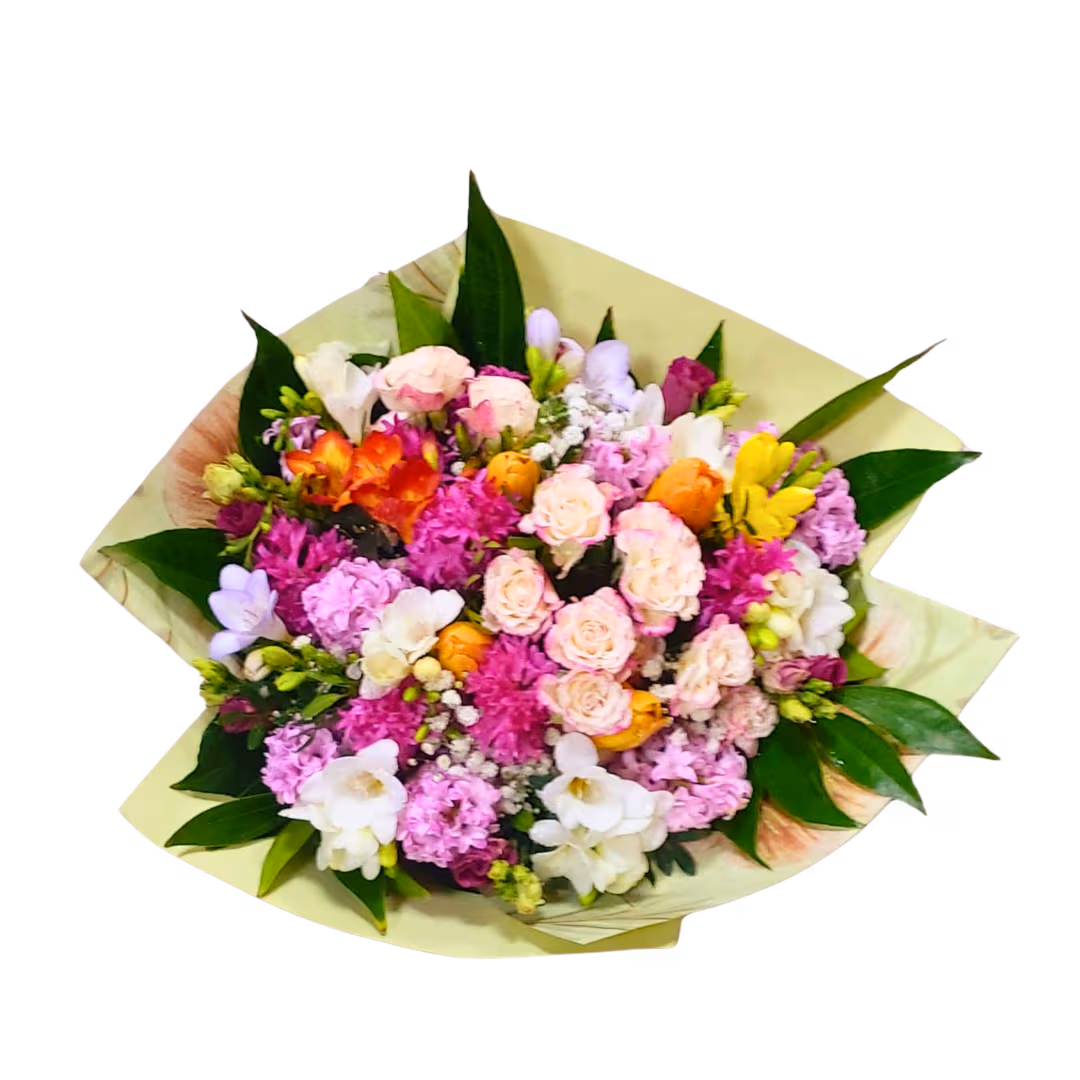 Buchet de primăvară roz – frezii, zambile, lalele și minirose | Floraria Mariei