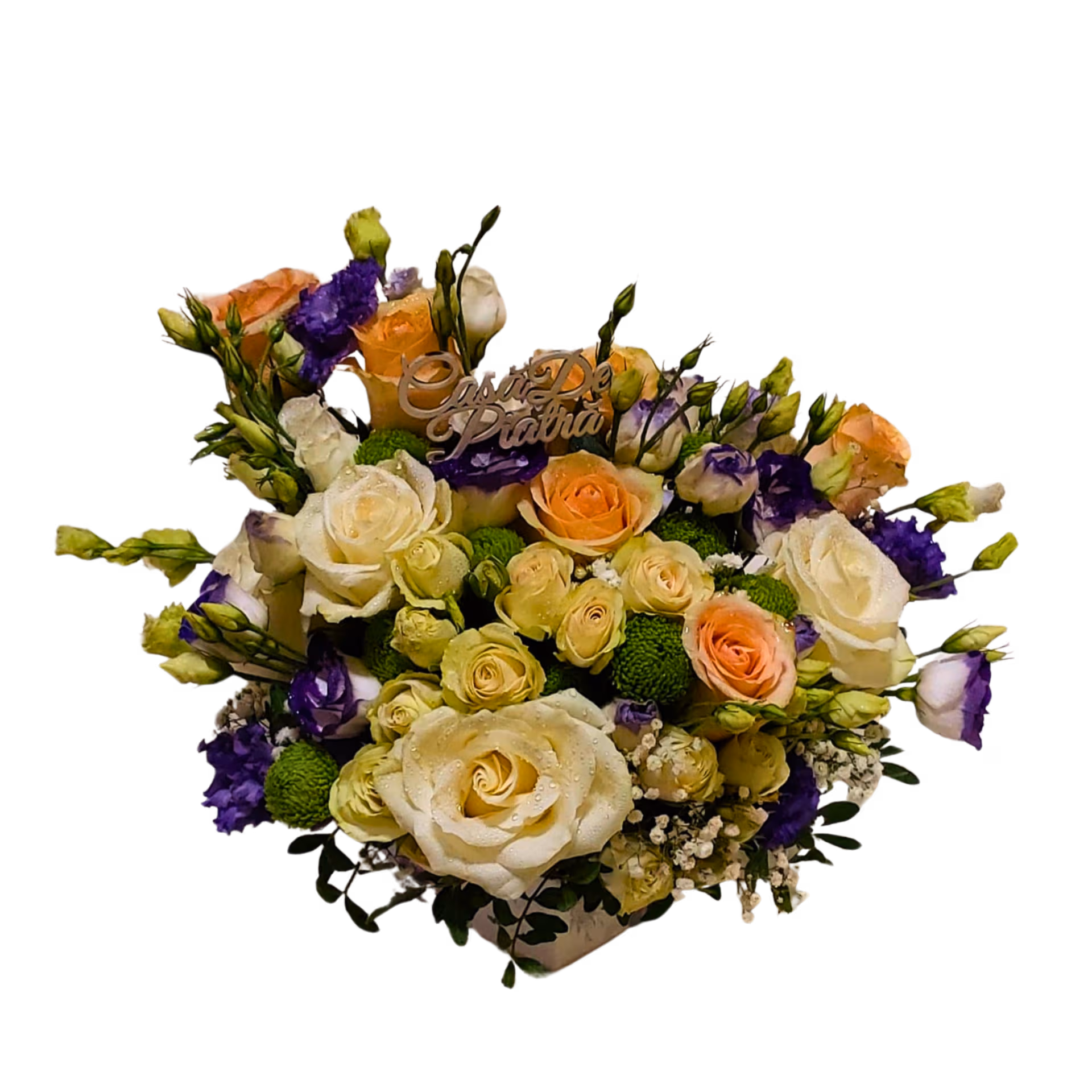 Aranjament în cutie inimă mov și alb cu trandafiri, lisianthus, minirose și santini - imagine 2